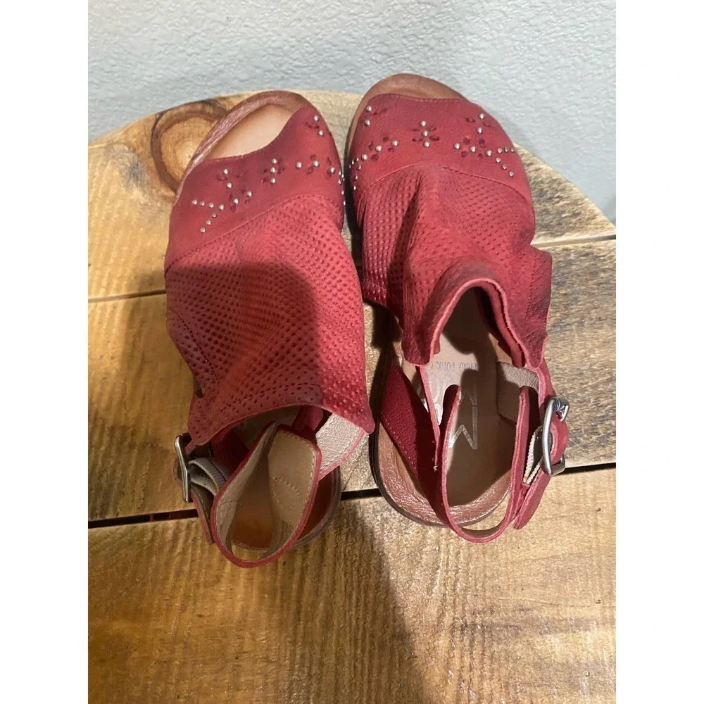 Miz Mooz Fifi Sandals Red Leather Studded Flats Women's Buckle Shoes size 6 (36)